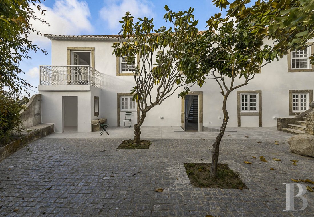 A village house with a garden, terraces and patios near Lisbon at the entrance to the Sintra-Cascais Natural Park - photo  n°4